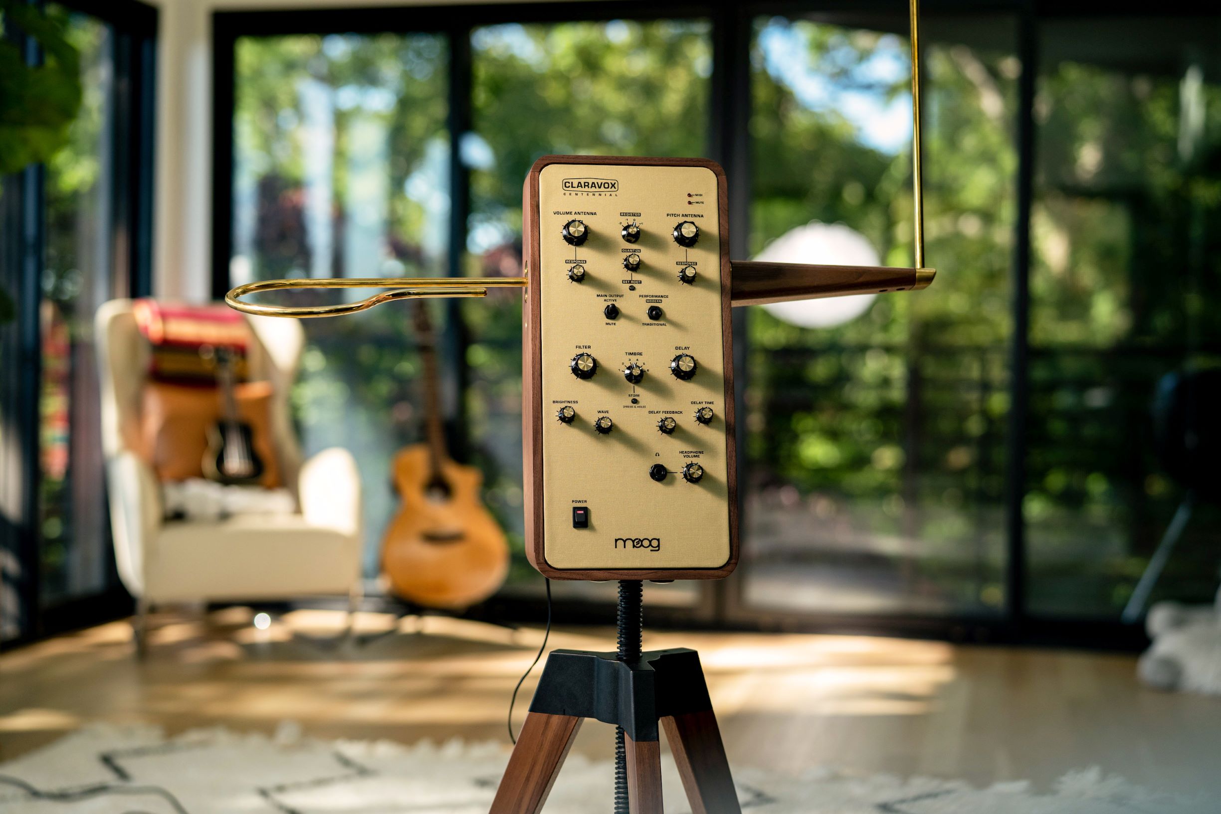 MOOG Claravox Centennial Theremin (2)