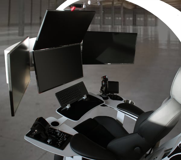 MWE Lab Emperor XT gaming chair - control station.jpg Do you prefer 3, 4 or 5 monitors?