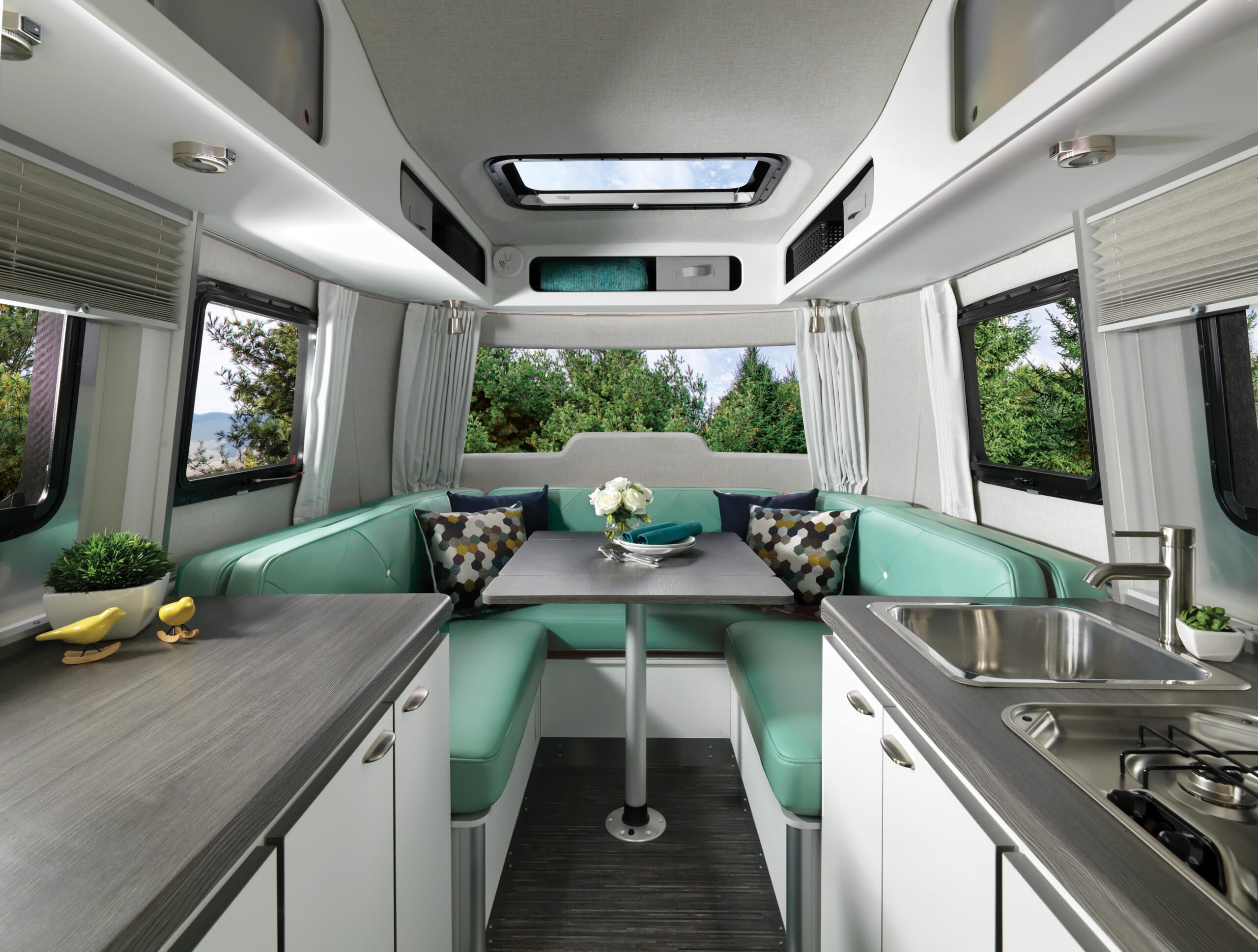 Nest Interior Dinette B2F Clutch Blue