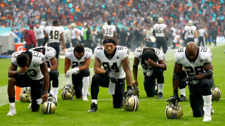 New Orleans Saints players and team kneel prior to the NFL match between New Orleans Saints and Miami Dolphins at Wembley Stadium on October 1