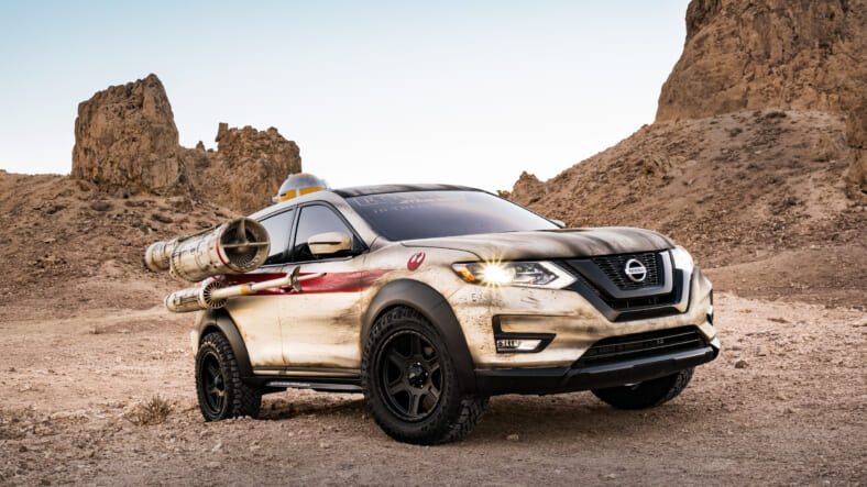 Nissan_Star_Wars_X_wing_inspired_2017_Nissan_Rogue_01