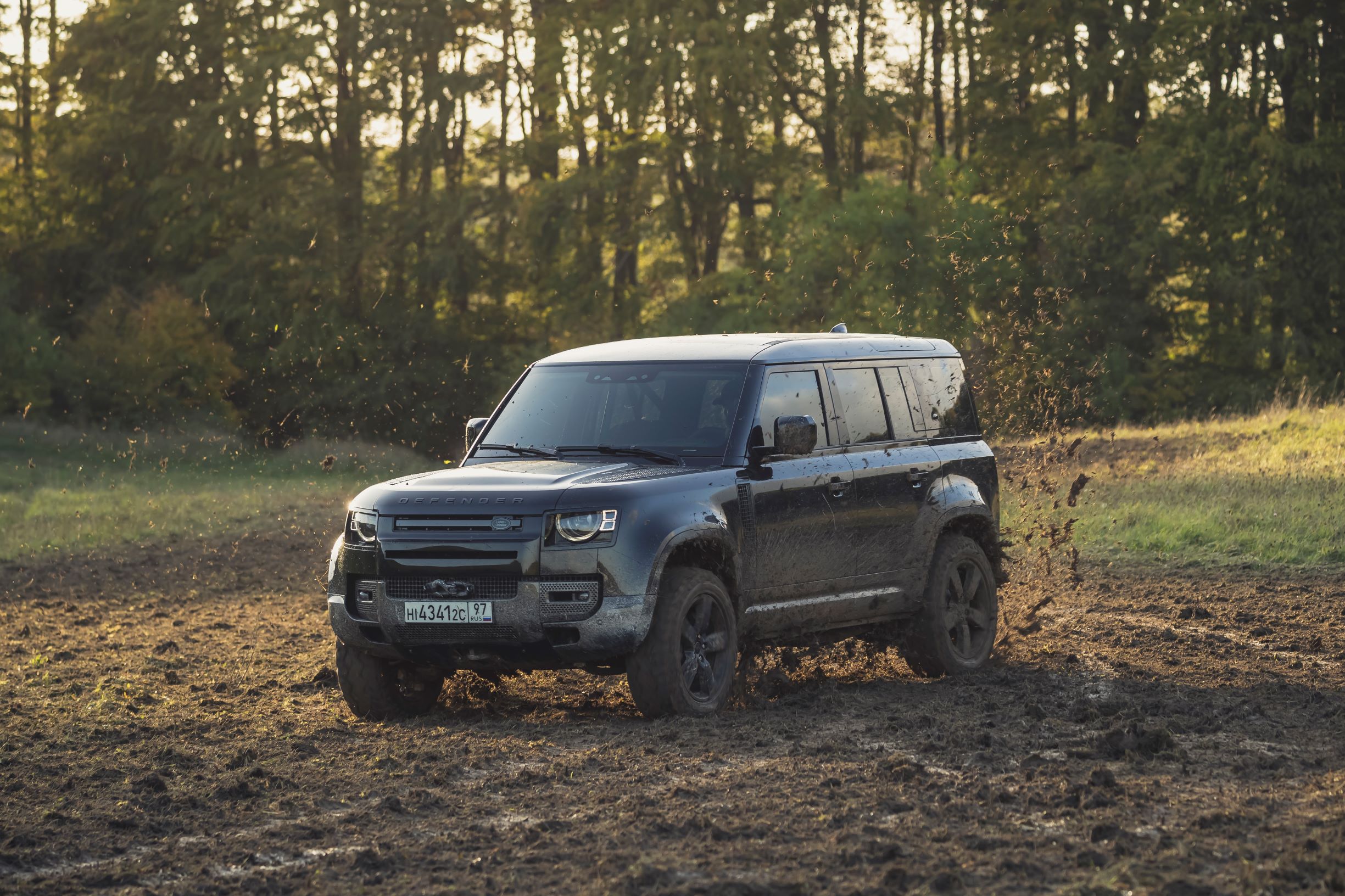 No Time to Die Land Rover Defender 110 (4)