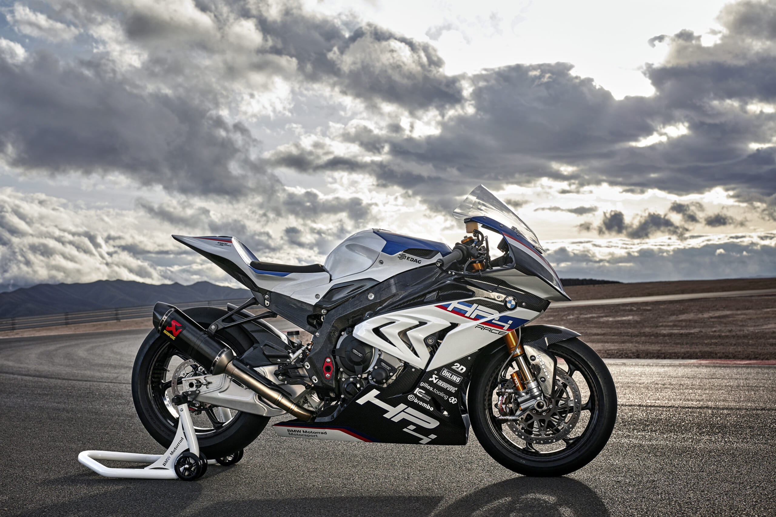 P90254419_highRes_bmw-hp4-race-04-2017