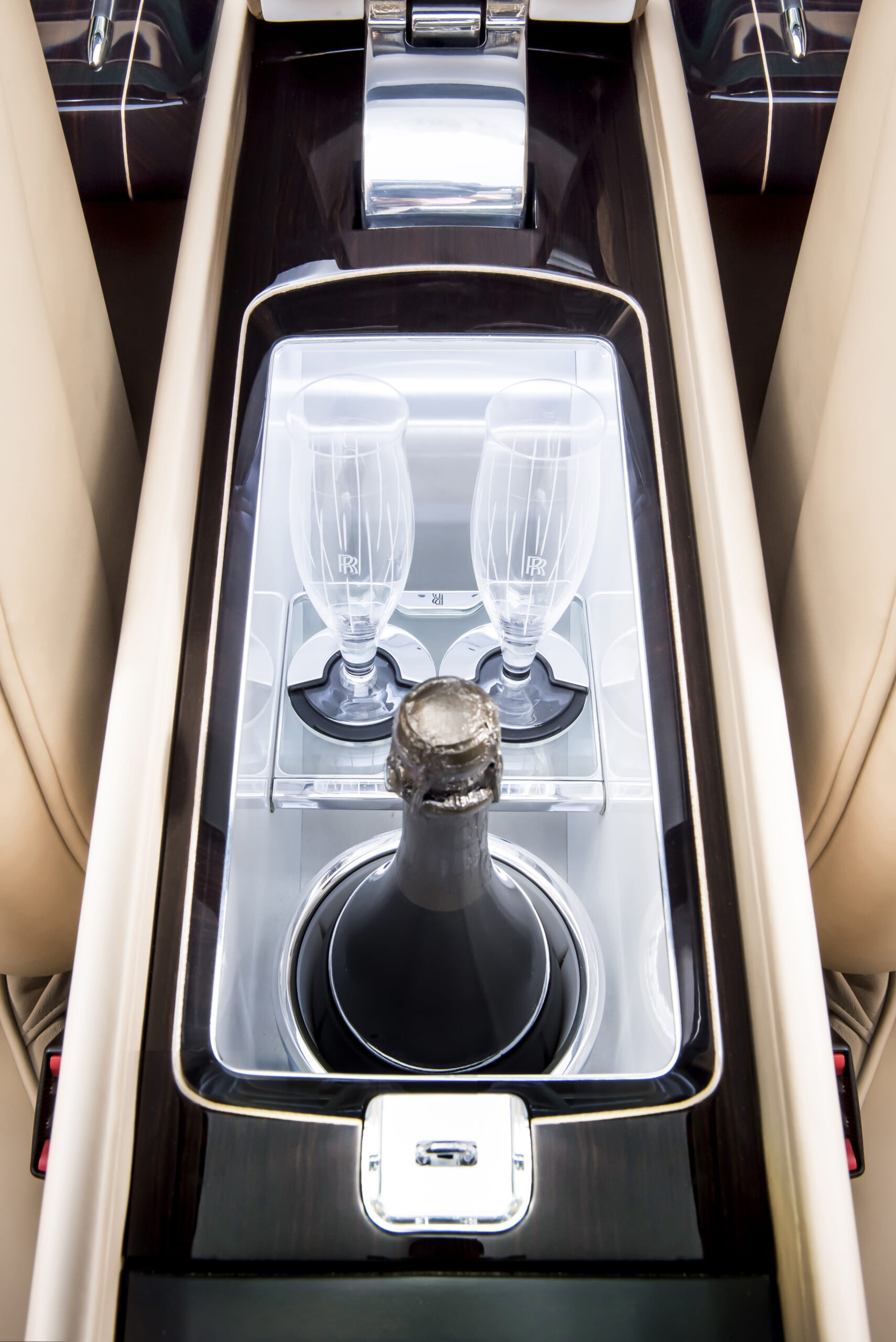 P90261456_highRes_rolls-royce-sweptail