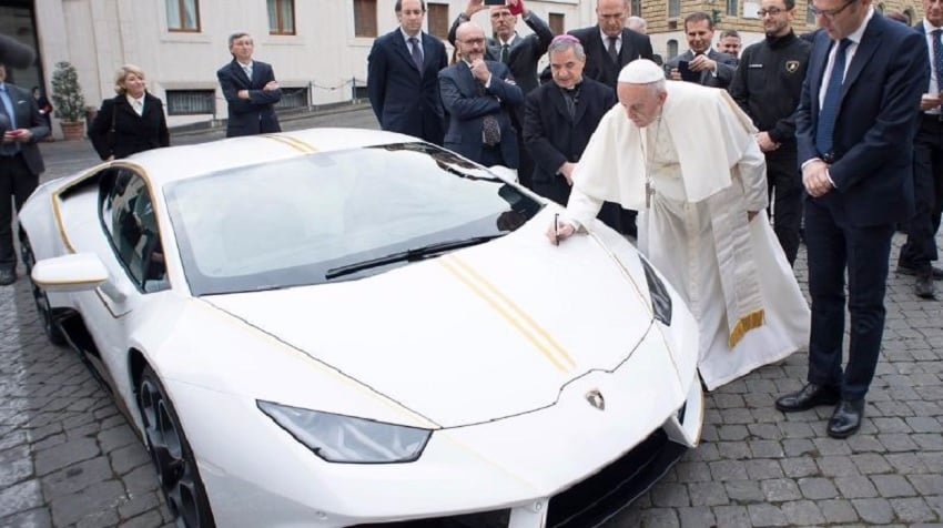pope-lamborghini Pope and Lambo