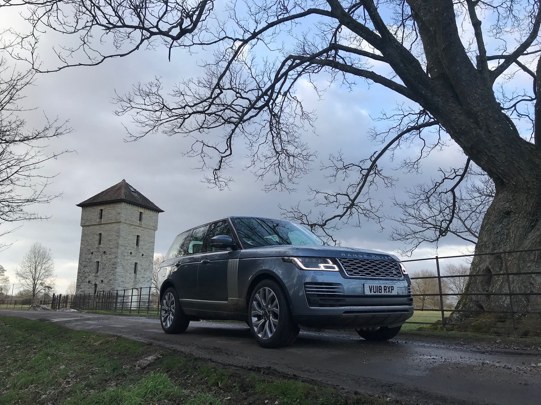 Range Rover P400e (2)
