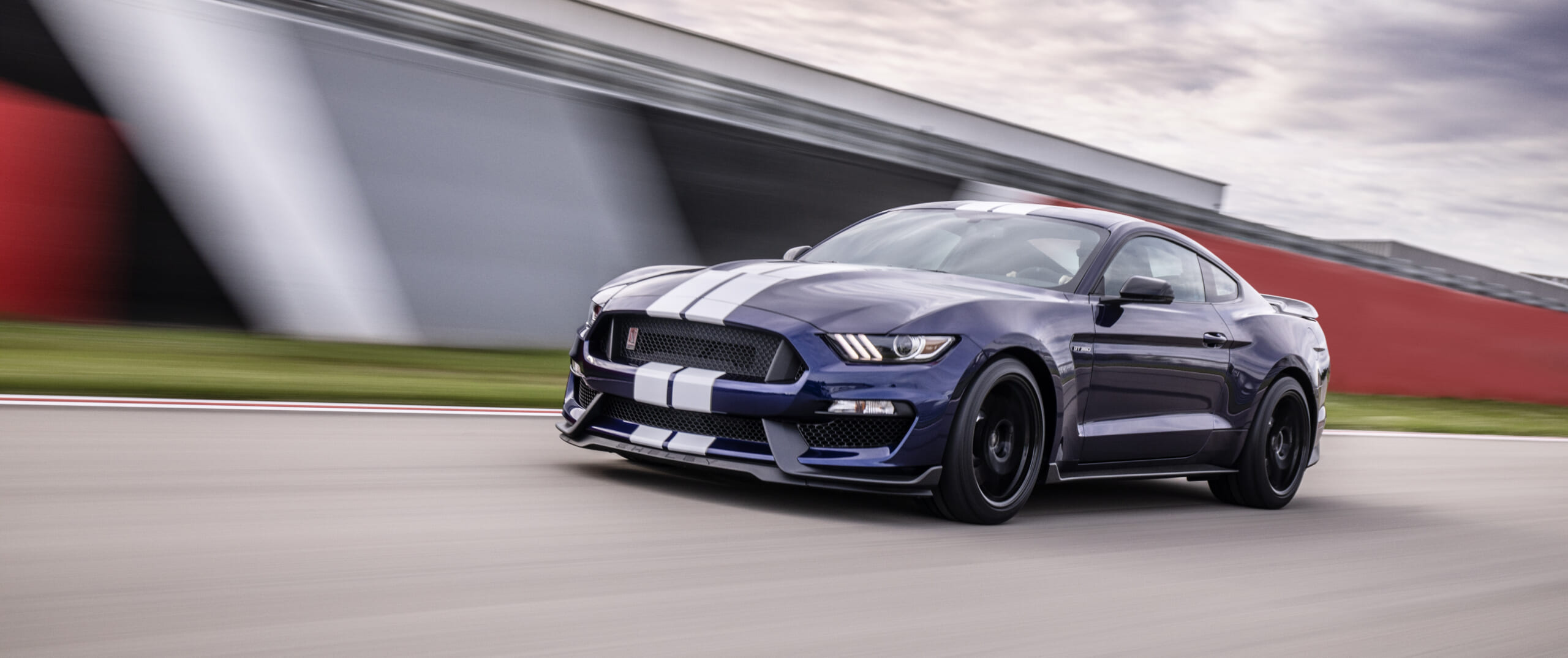 ShelbyGT350_02_HR