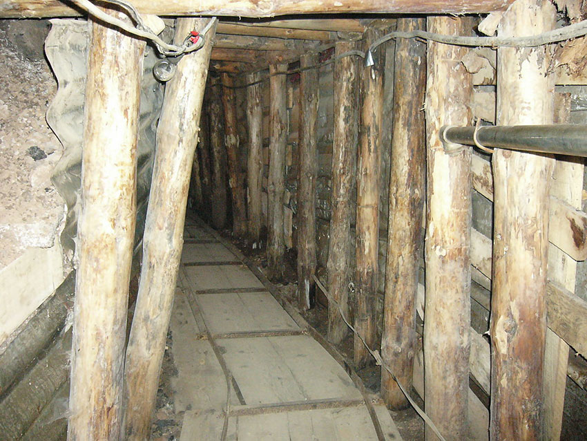 smuggling-tunnel-wiki.jpg