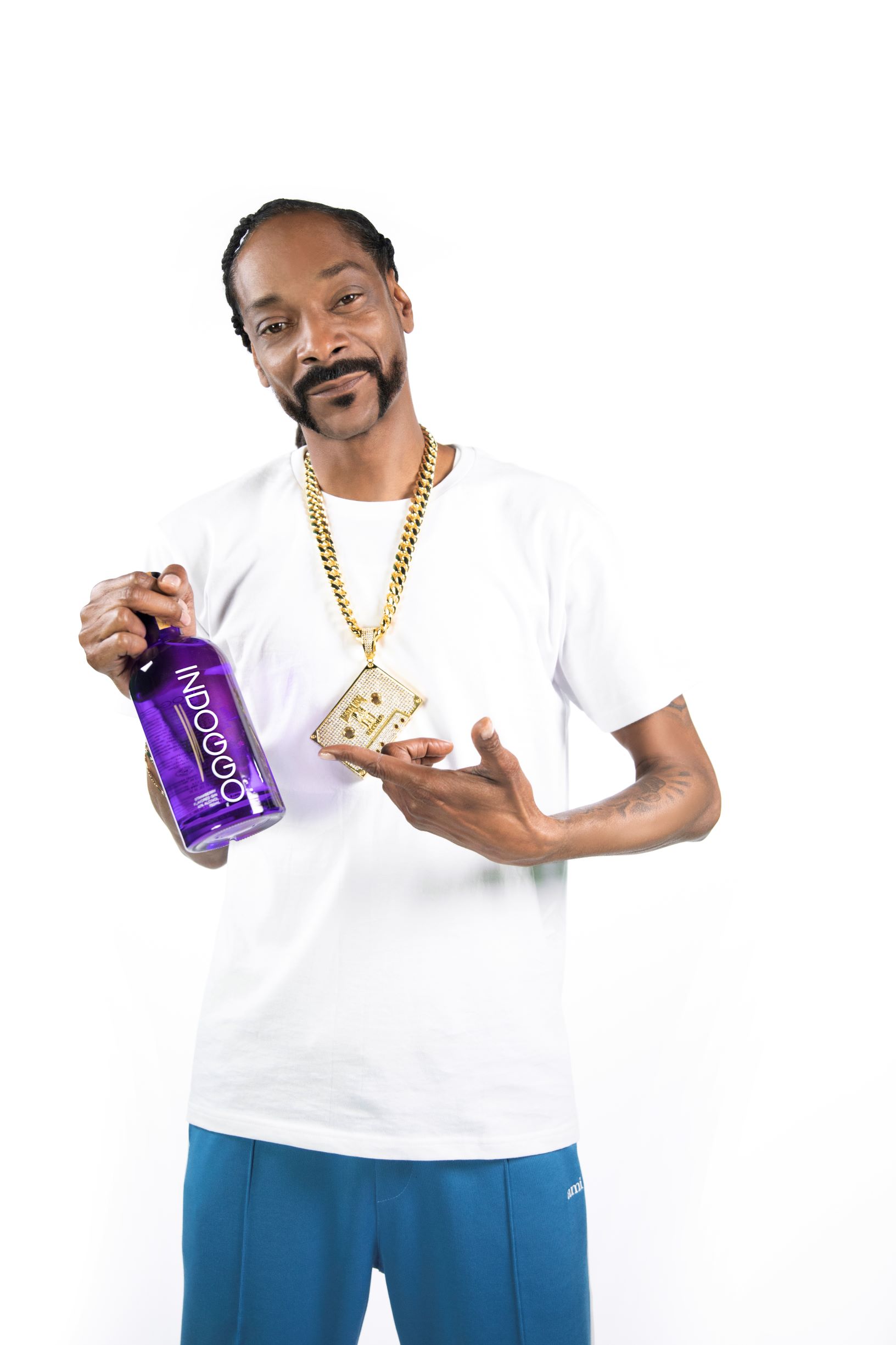 Snoop Dogg Returns To 'Gin & Juice' Roots With 'Indoggo' Strawberry-Flavored Gin - Maxim