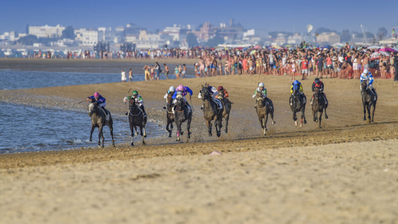 spanish-beach-horse-race-1