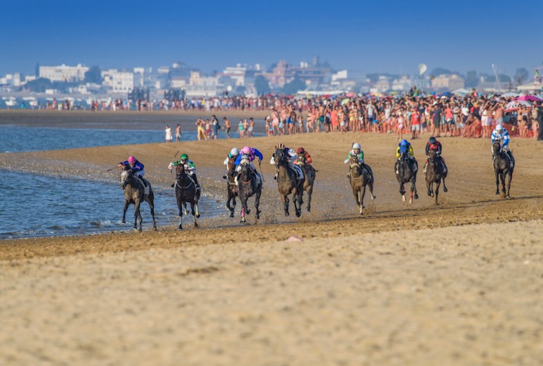 spanish-beach-horse-race-1