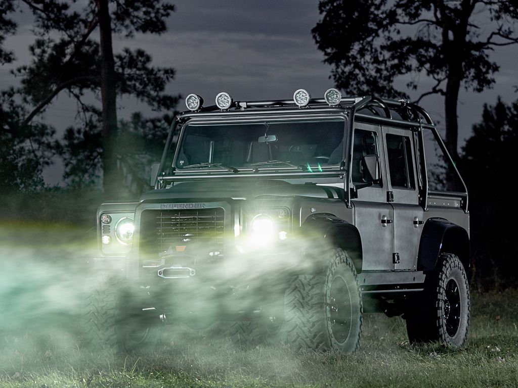 Spectre Land Rover Defender (4)