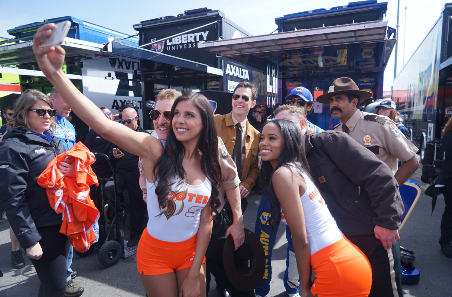 Super Troopers Hooters Cropped (4)