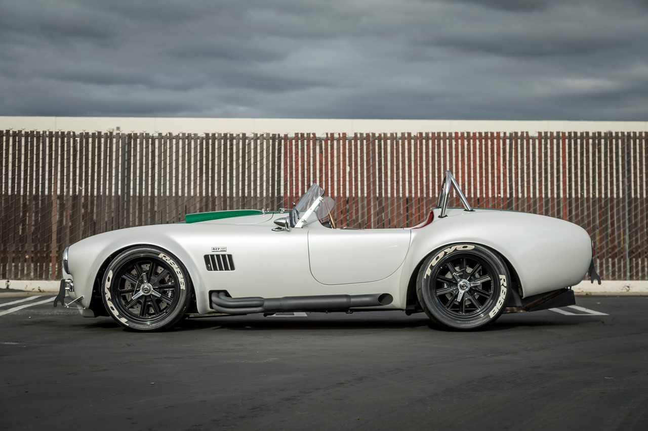 Mania historisk Urter This Stone-Cold Classic Shelby Cobra Just Hit 201 MPH, And We're Very  Impressed - Maxim
