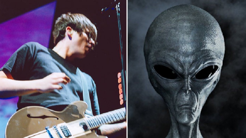 Tom DeLonge and an alien, fuck yeah