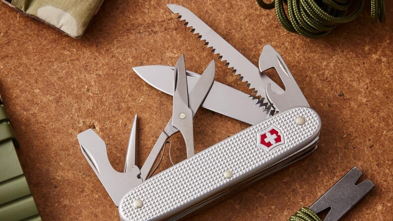 victorinox farmer x swiss army knife