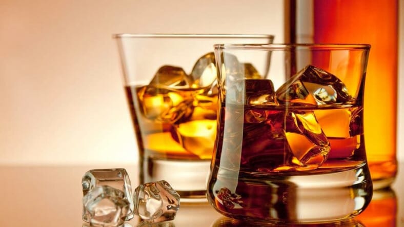 whiskey-drink-alcohol-ice-wallpaper.jpg