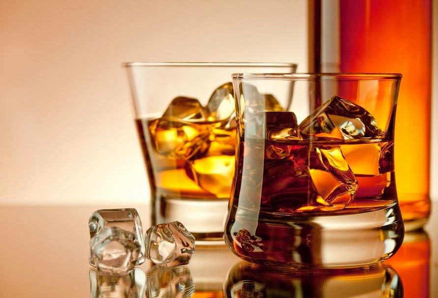 whiskey-drink-alcohol-ice-wallpaper.jpg