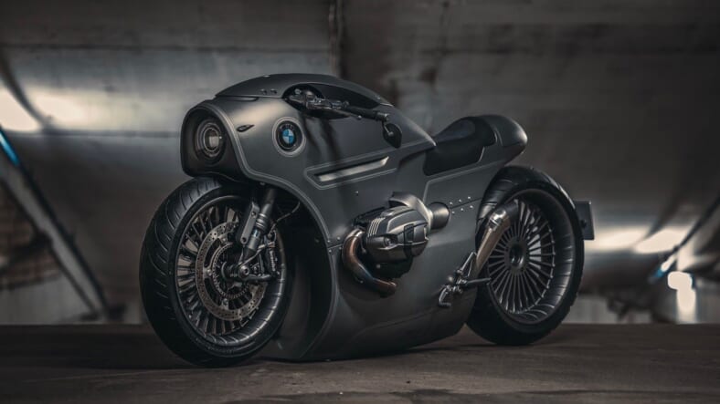Mikhail Smolânovym of Moscow's Zillers Garage teamed up with John Red Design to turn a BMW R NineT in to a menacing metal masterpiece that's straight out of a sci-fi flick.