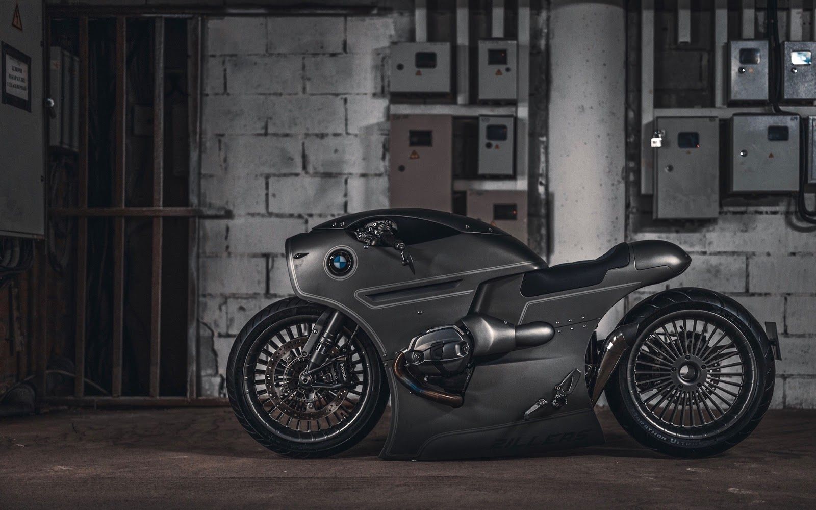 Zillers Garage BMW R9T (3) Mikhail Smolânovym of Moscow's Zillers Garage teamed up with John Red Design to turn a BMW R NineT in to a menacing metal masterpiece that's straight out of a sci-fi flick.