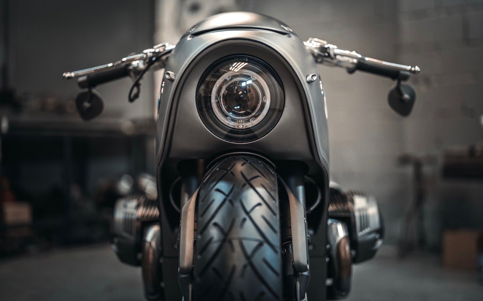 Zillers Garage BMW R9T (5) Mikhail Smolânovym of Moscow's Zillers Garage teamed up with John Red Design to turn a BMW R NineT in to a menacing metal masterpiece that's straight out of a sci-fi flick.