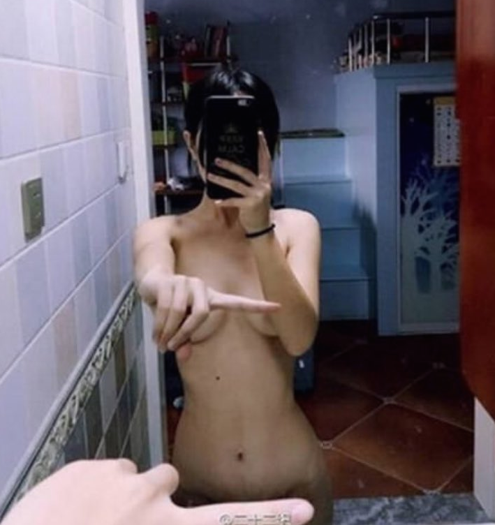 1-finger-selfie-2.png