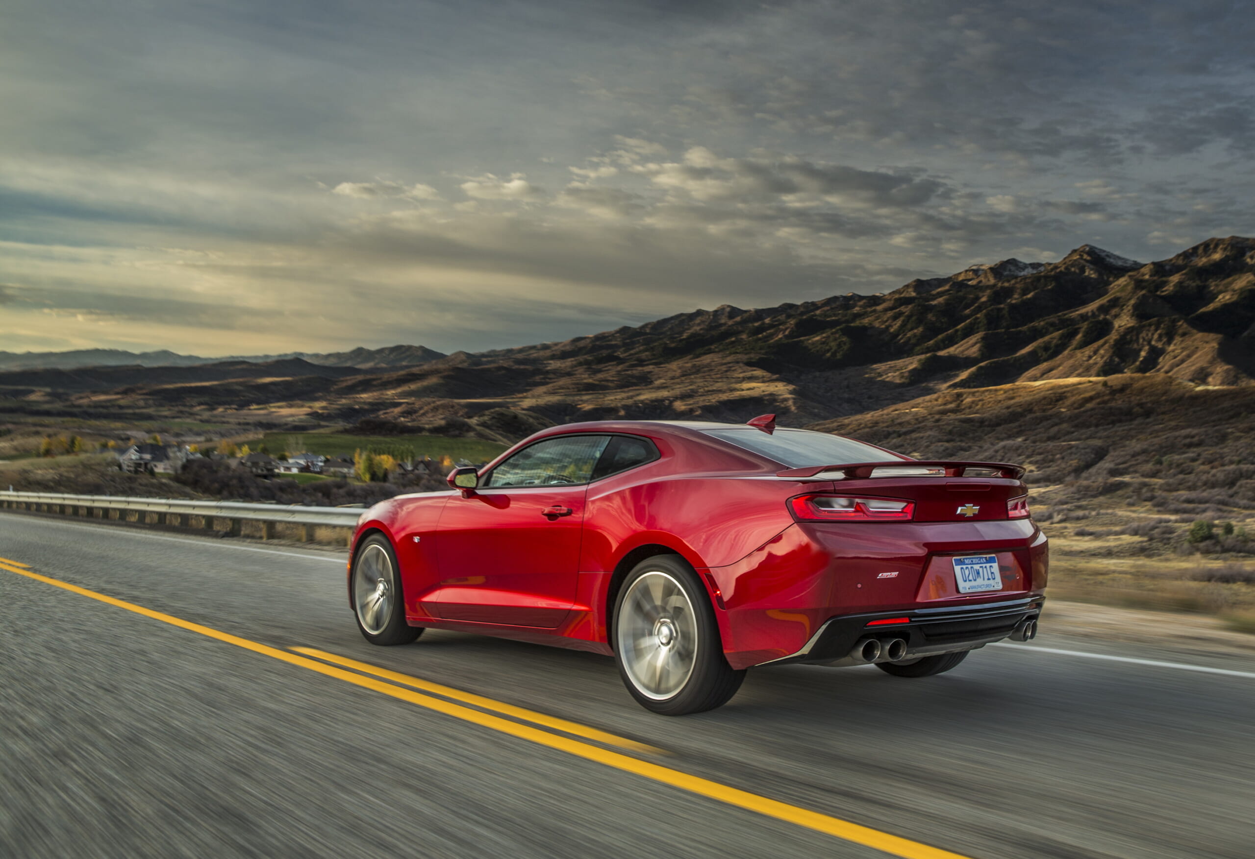 2016-Chevrolet-Camaro-065.jpg