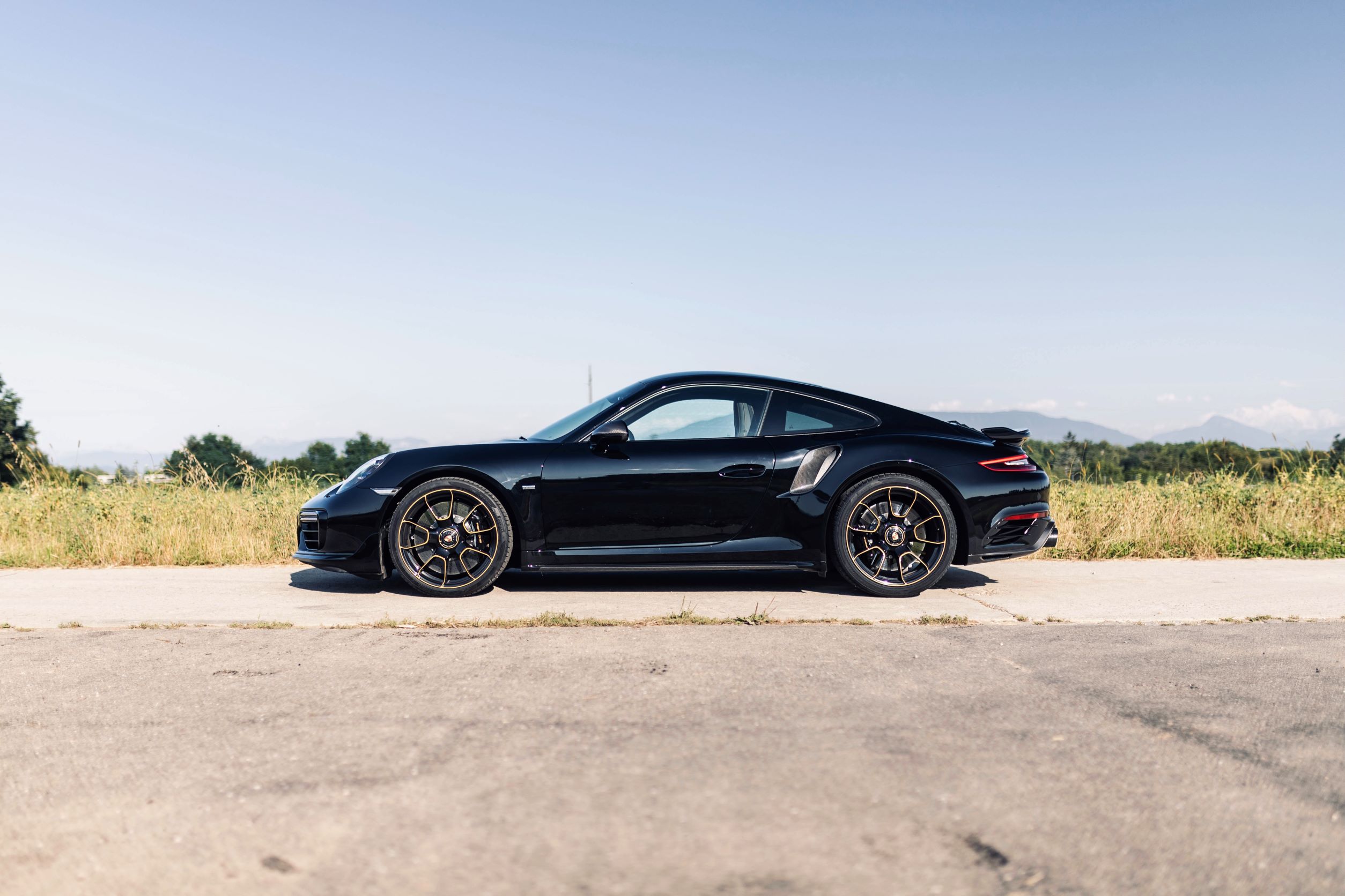 2018-Porsche-911-Turbo-S-Exclusive-Series-_4