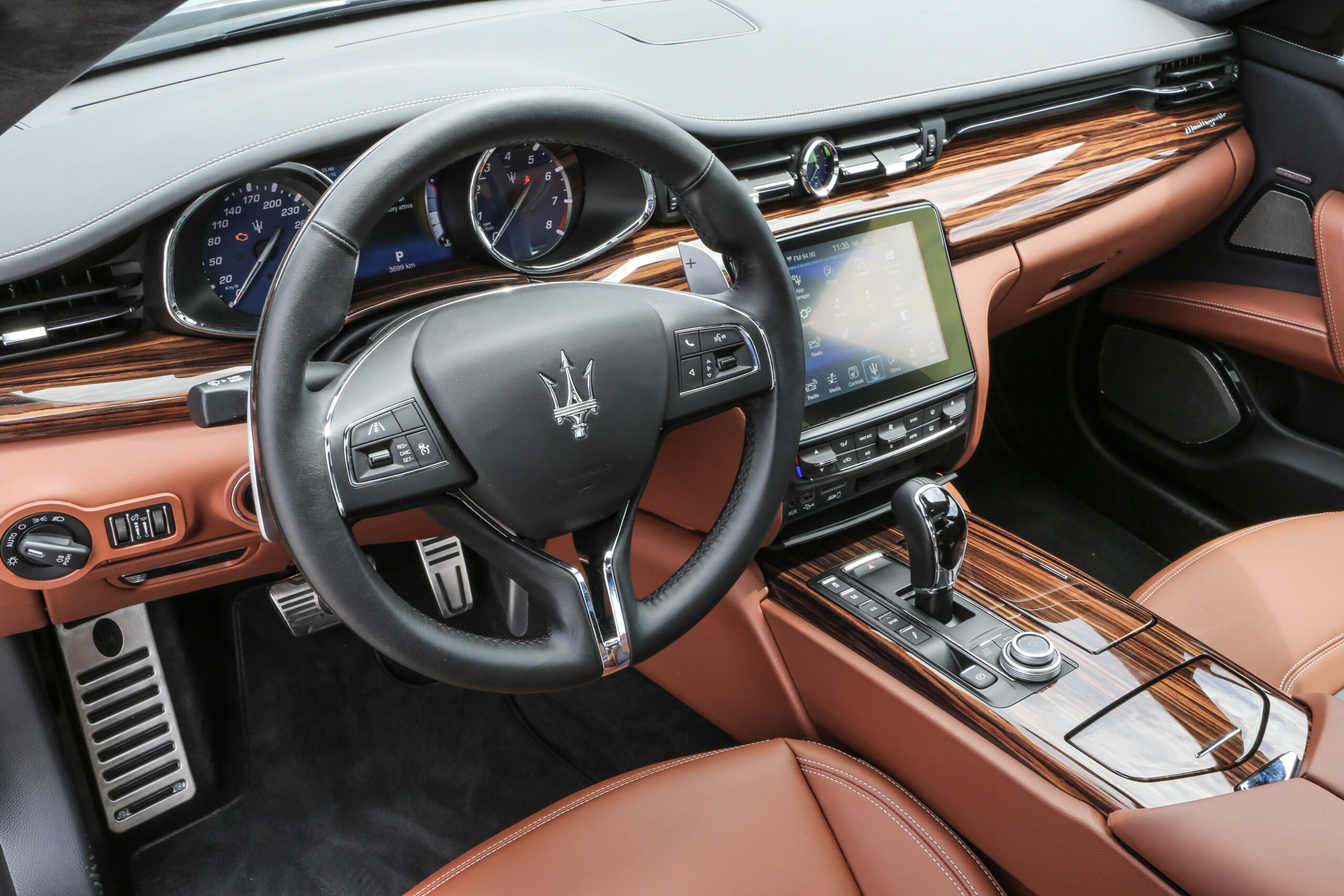 Салон мазерати. Maserati Quattroporte 2020 салон. Мазерати Кватропорте. Мазерати Кватропорте 2016 салон. Maserati Quattroporte 2017 салон.