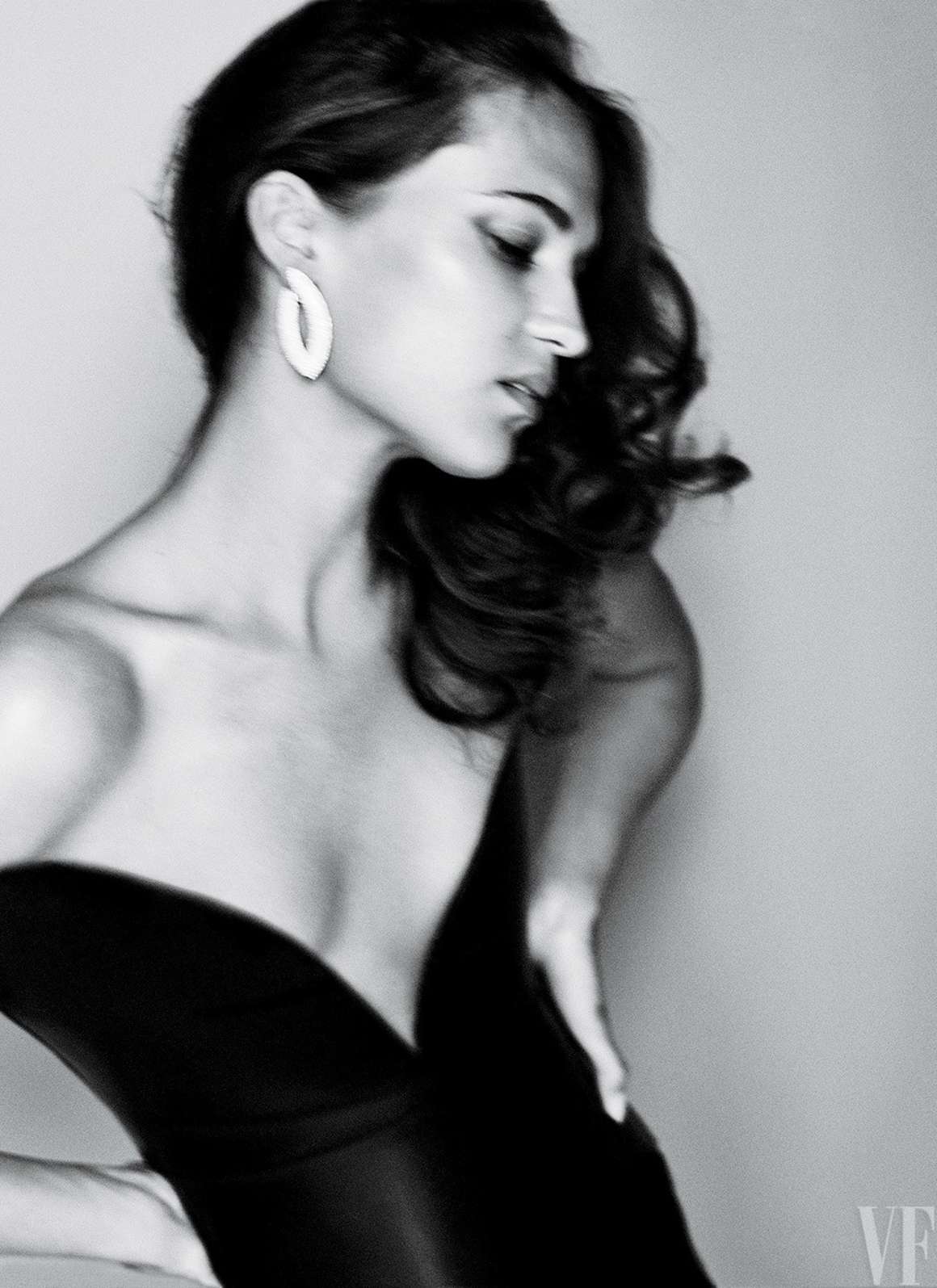 Alicia-Vikander-Vanity-Fair-09.jpg