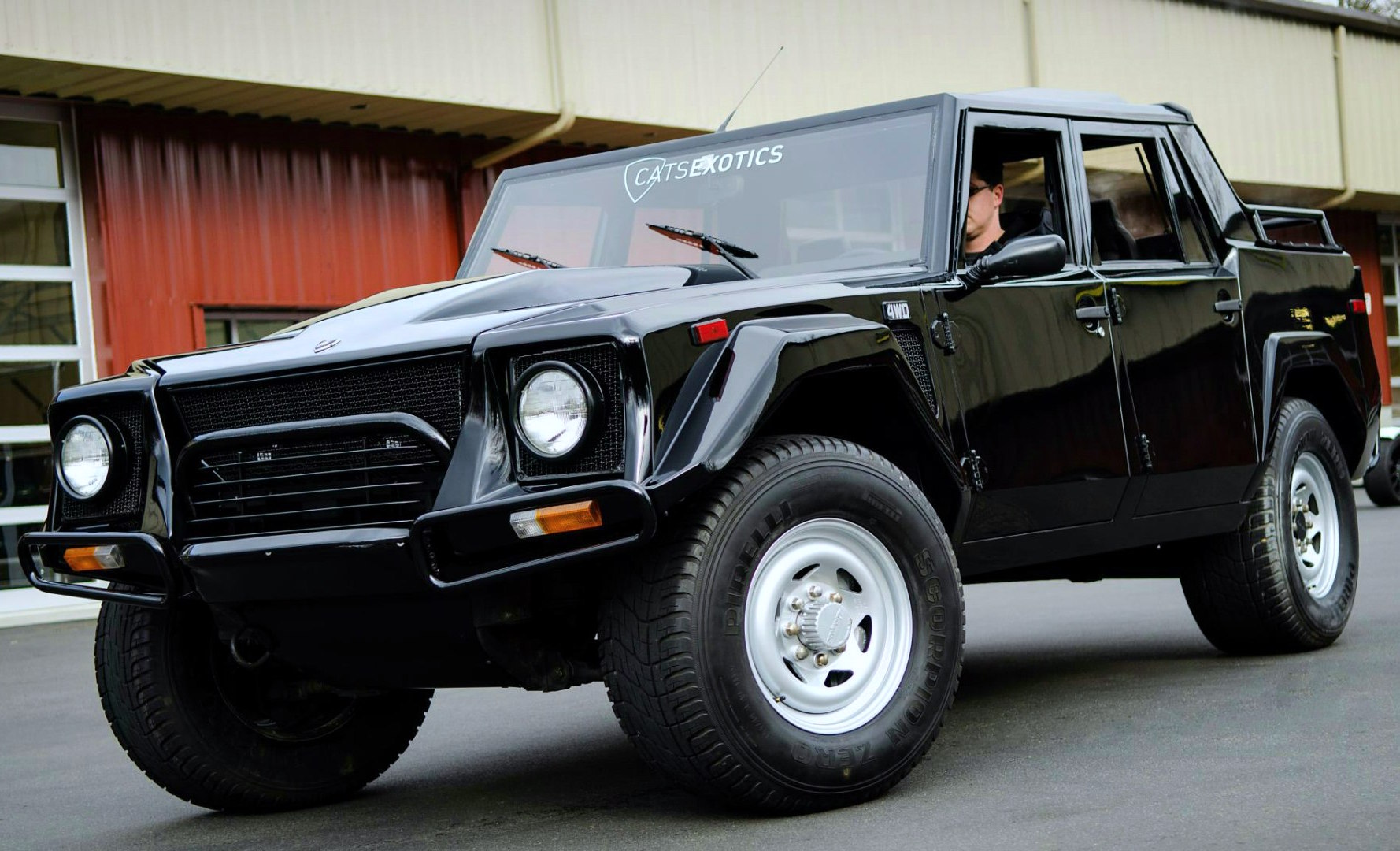 Auto___Lamborghini_SUV_Lamborghini_LM002_096293_.jpg