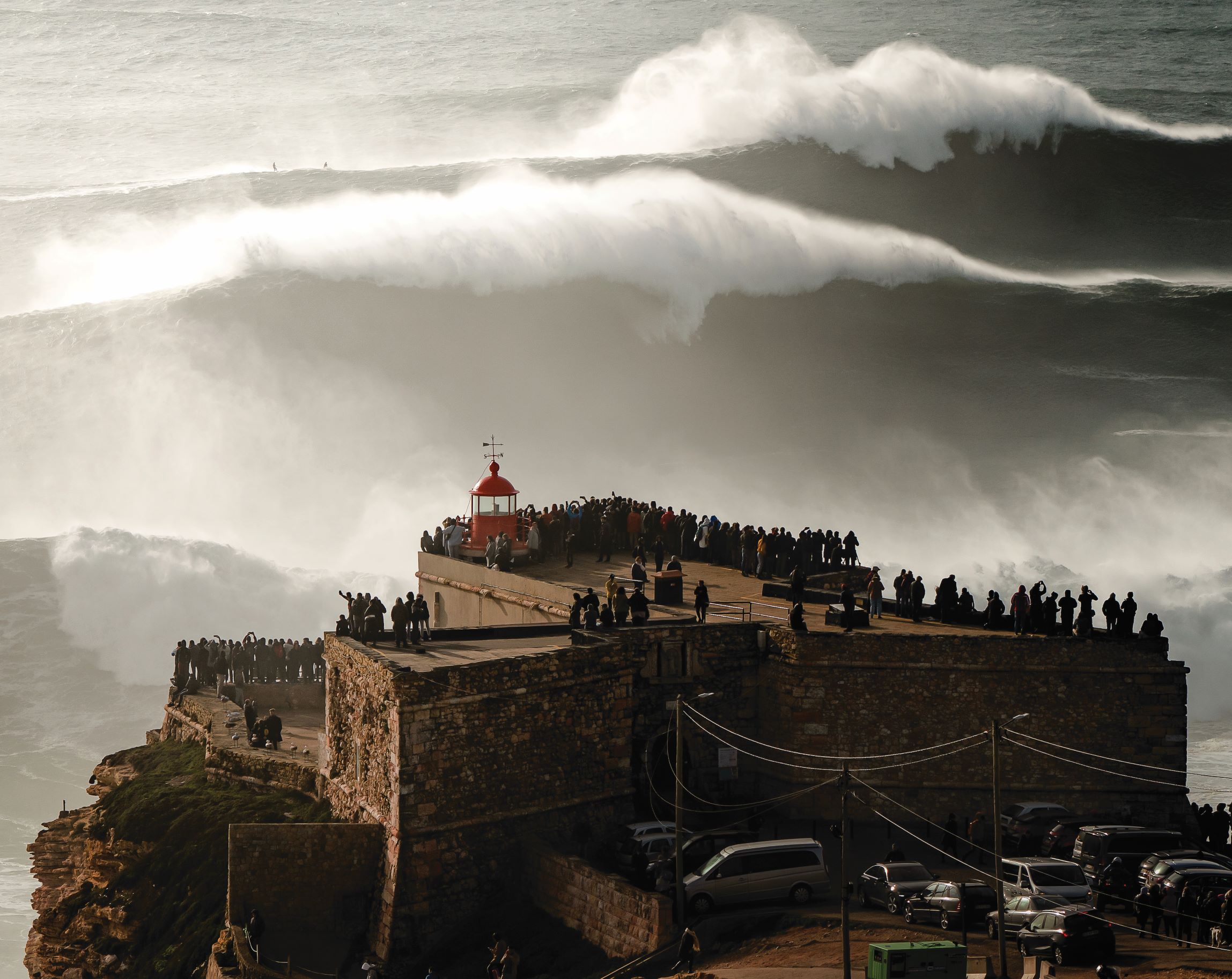 BigWaveSurfer_p070-71