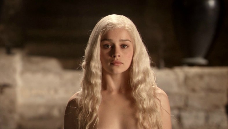 Emilia_Clarke_Game_of_Thrones_1_00020111.jpg