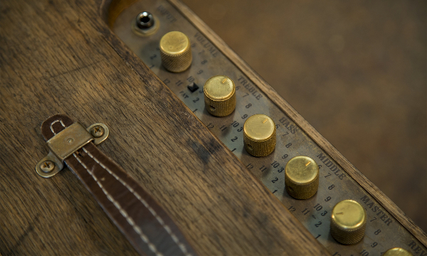 Fender 80 Proof Blues Junior Limited Edition Amplifier - top close.jpg Each amp's vintage look is unique (Photo: Fender Musical Instruments)