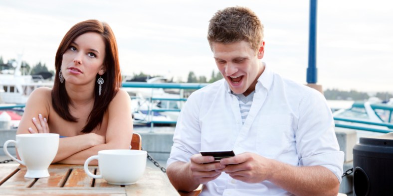 Ghostbot app automatically texts bad dates (Photo: Justin Horrocks/Getty Images)
