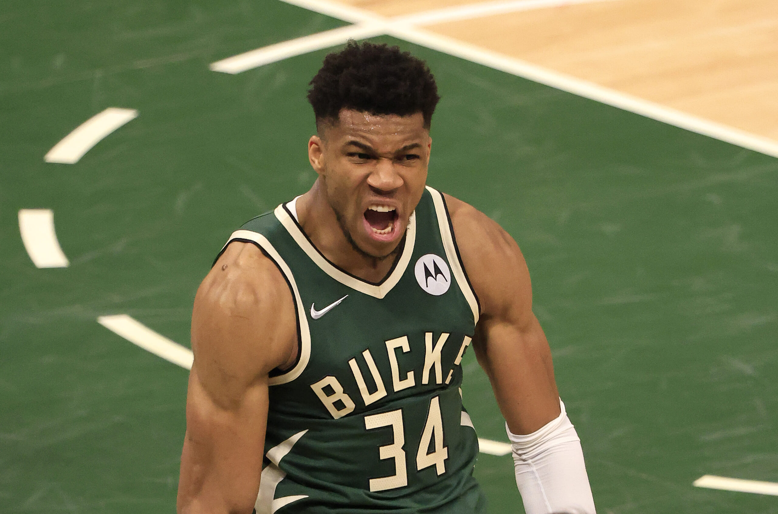 giannis-antetokounmpo-main-GettyImages-1328249149