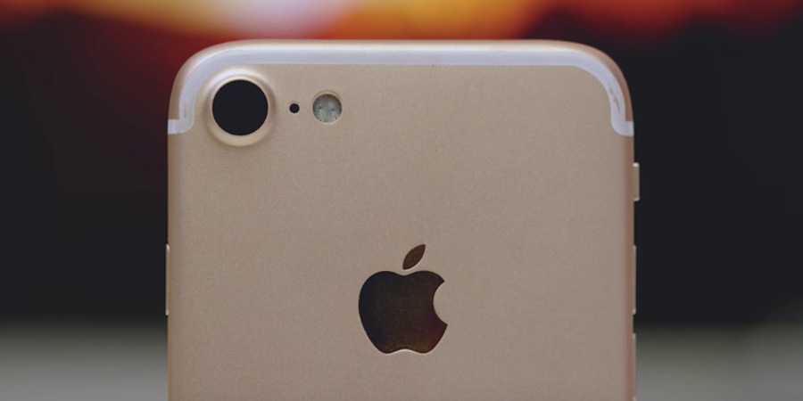 iPhone 7 clone unboxing - Jonathan Morrison video screengrab.jpg A supposed iPhone 7 clone (Photo: YouTube/Jonathan Morrison)