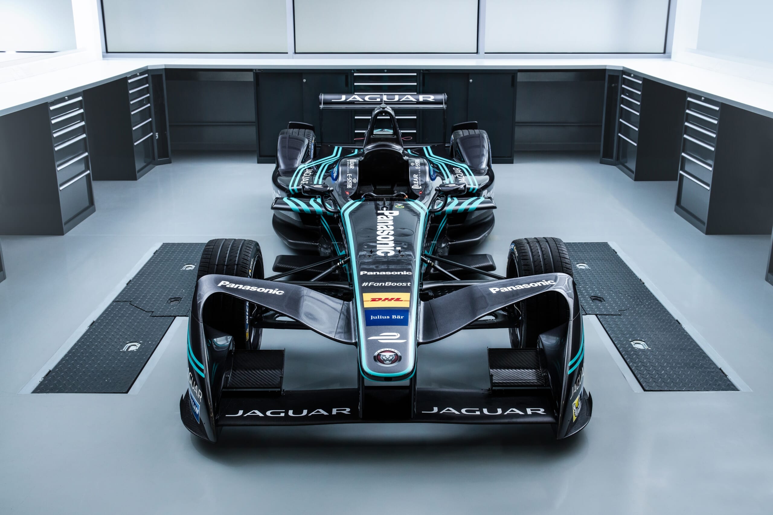 jagracinglaunchitype1front208091604.jpg