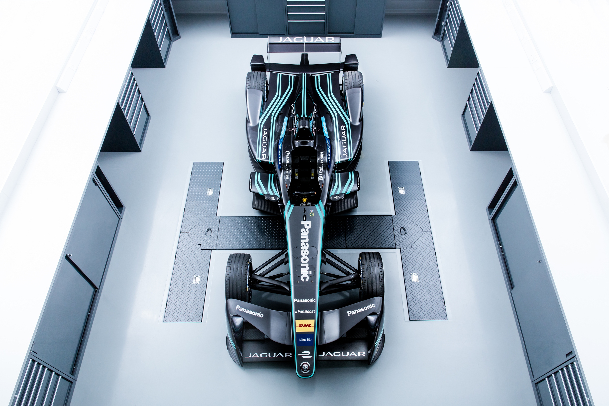 jagracinglaunchitype1overhead08091606.jpg