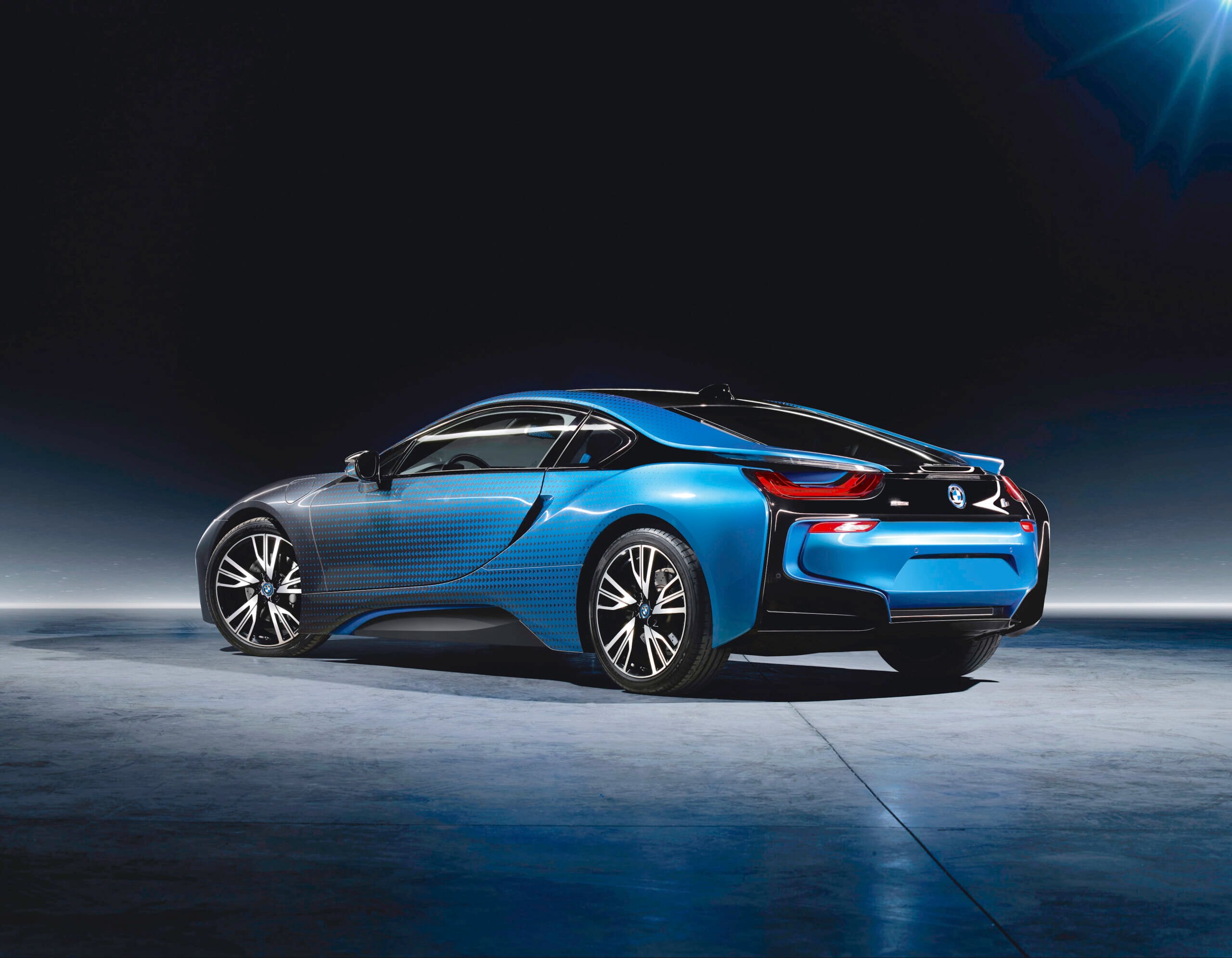 P90235879_highRes_bmw-i8-garage-italia.jpg