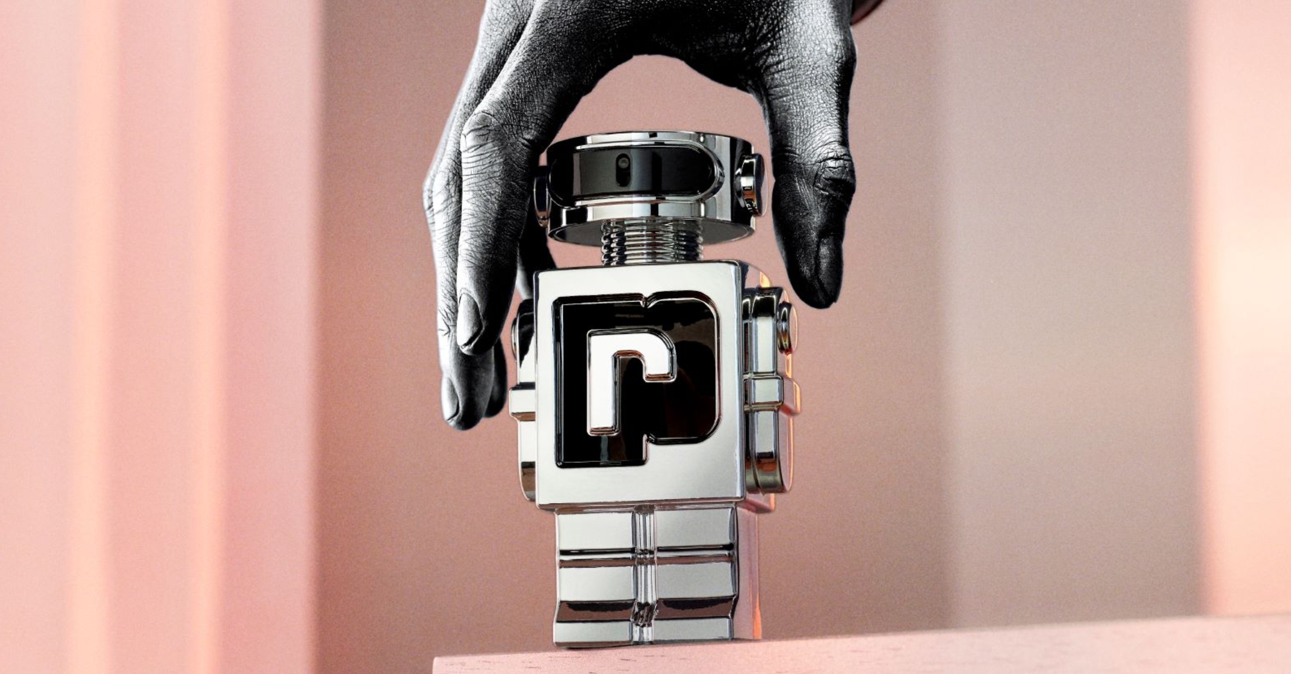 Пако рабан робот. Phantom Paco. Paco Rabanne Phantom Legion. Духи Фантом реклама в виде робота.