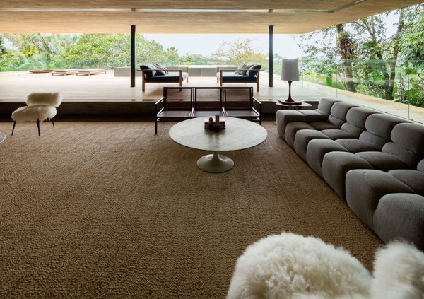 An expansive living area (Photo: Fernando Guerra)