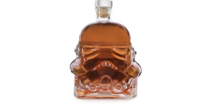 The Original Stormtrooper decanter holds 750ml of your favorite hooch (Photo: The Fowndry Limited)