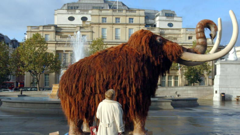 woolly-mammoth-model-full-size-GettyImages-832586998