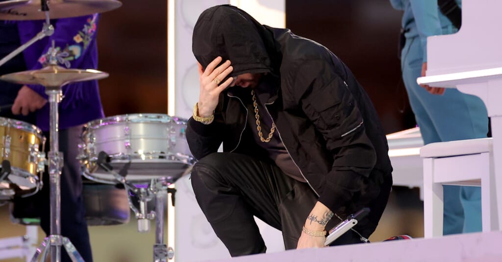 Eminem Takes Knee During Super Bowl Lvi Halftime Show Maxim