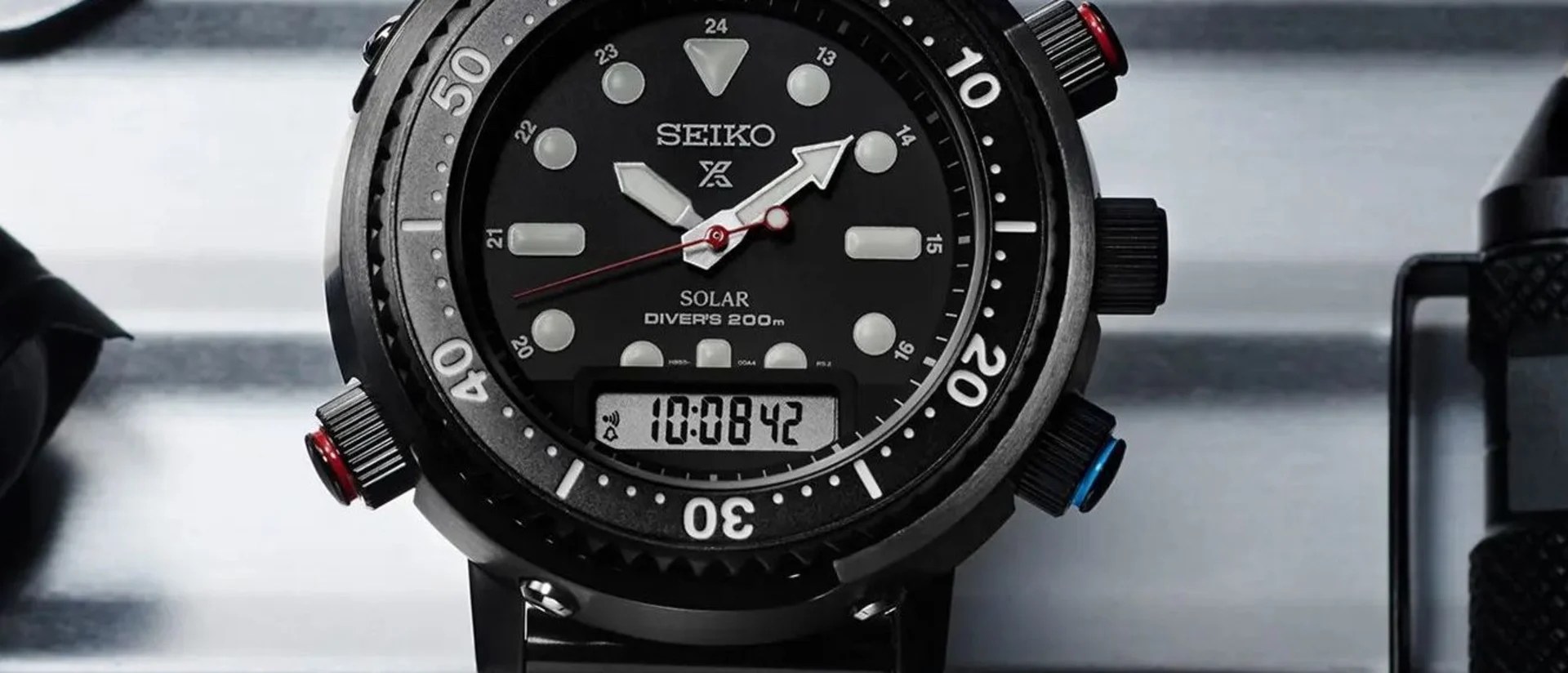 Seiko Debuts 40th Anniversary Hybrid Diver Watch - Maxim