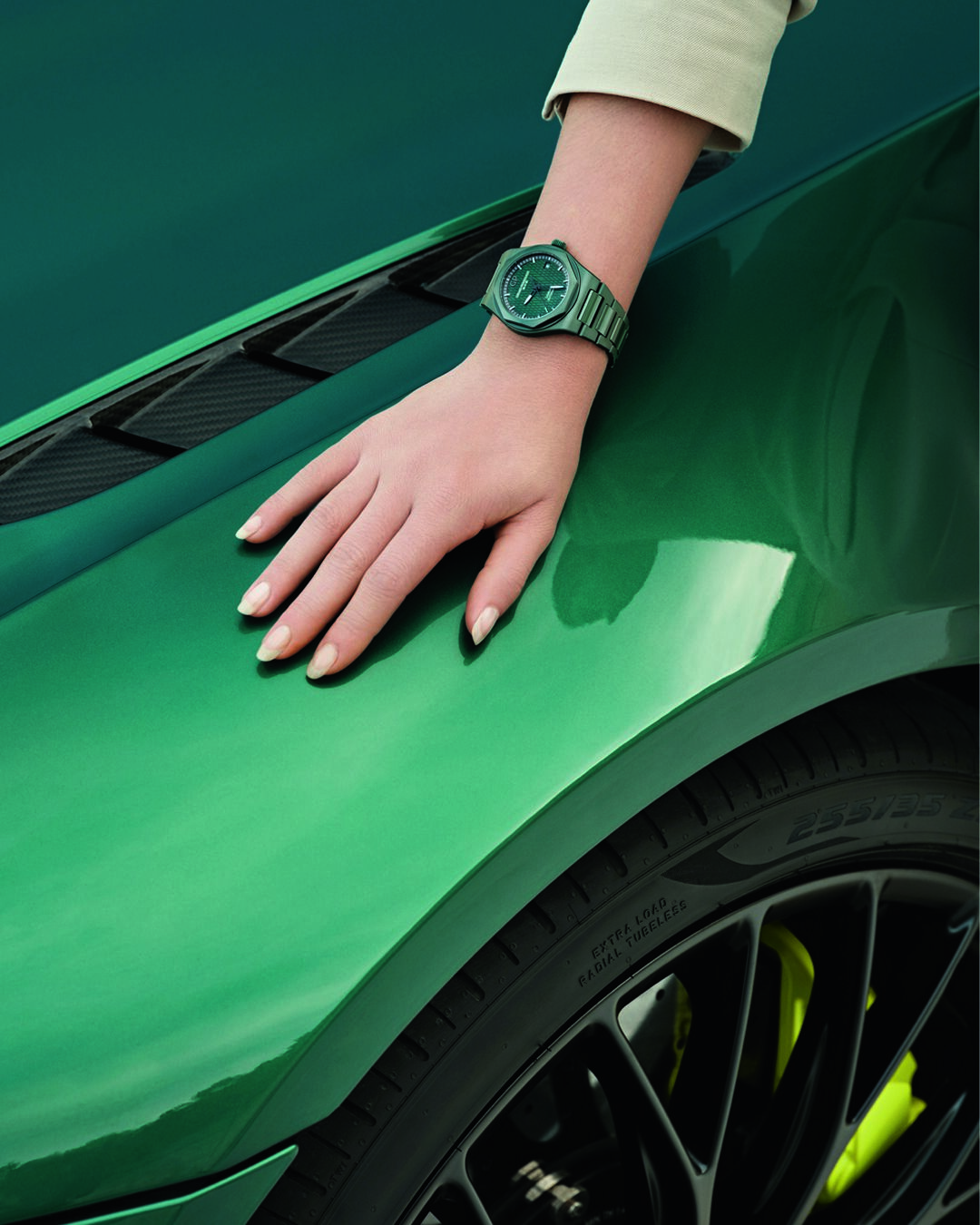 Jpeg Bd Press 81005 81010 32 3081 1Cx Lifestyle6 Aston Martin &Amp; Girard-Perregaux Launch Sporty Green Ceramic Watches