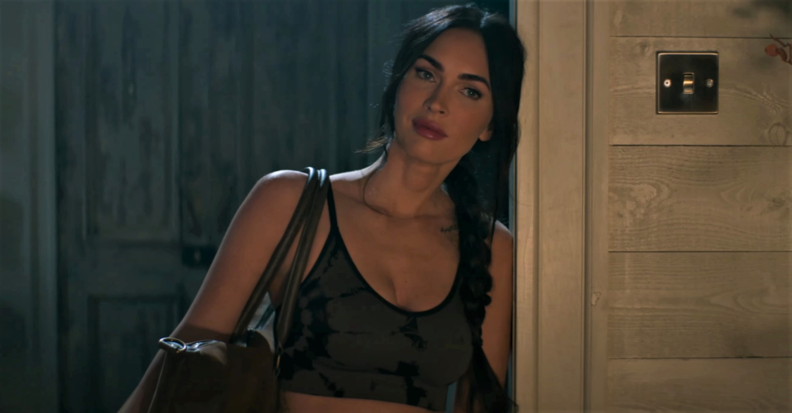 Watch Megan Fox Tussle With Jason Statham In 'Expendables 4' Trailer ...