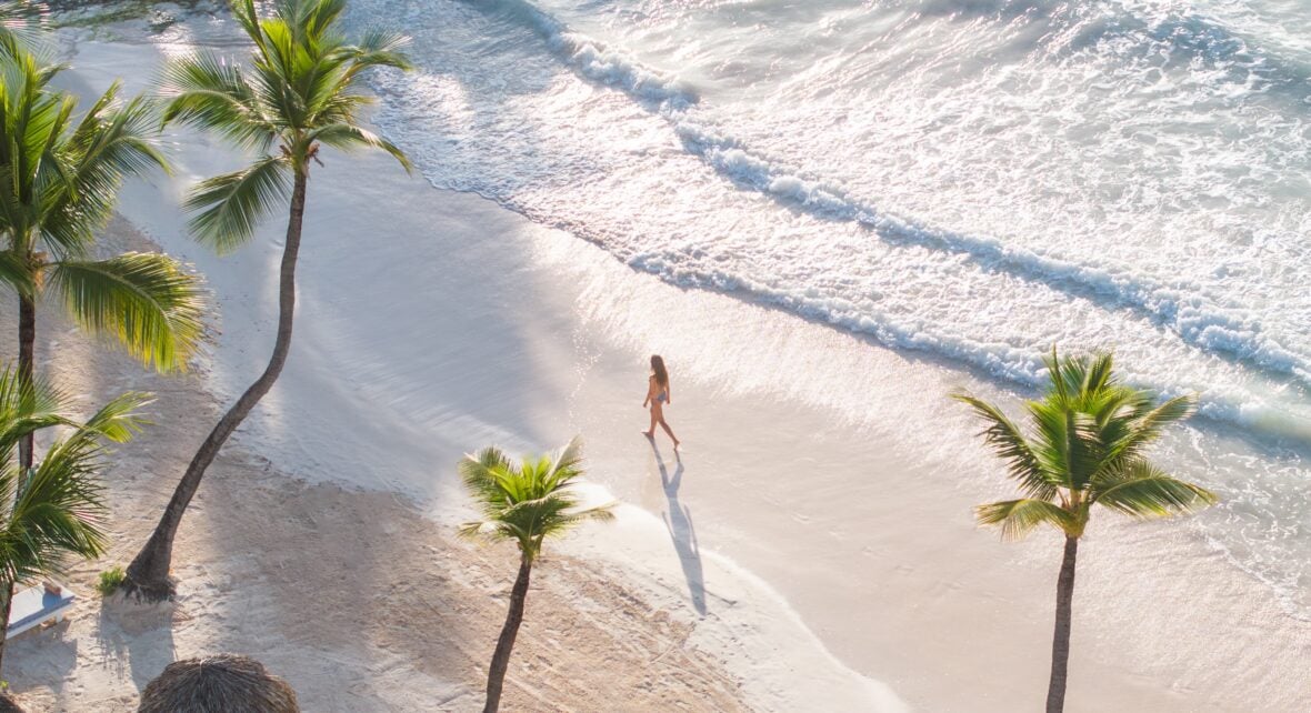 Stay In A Slim Aarons-Inspired Bungalow At The Michelin-Rated Eden Roc Cap Cana