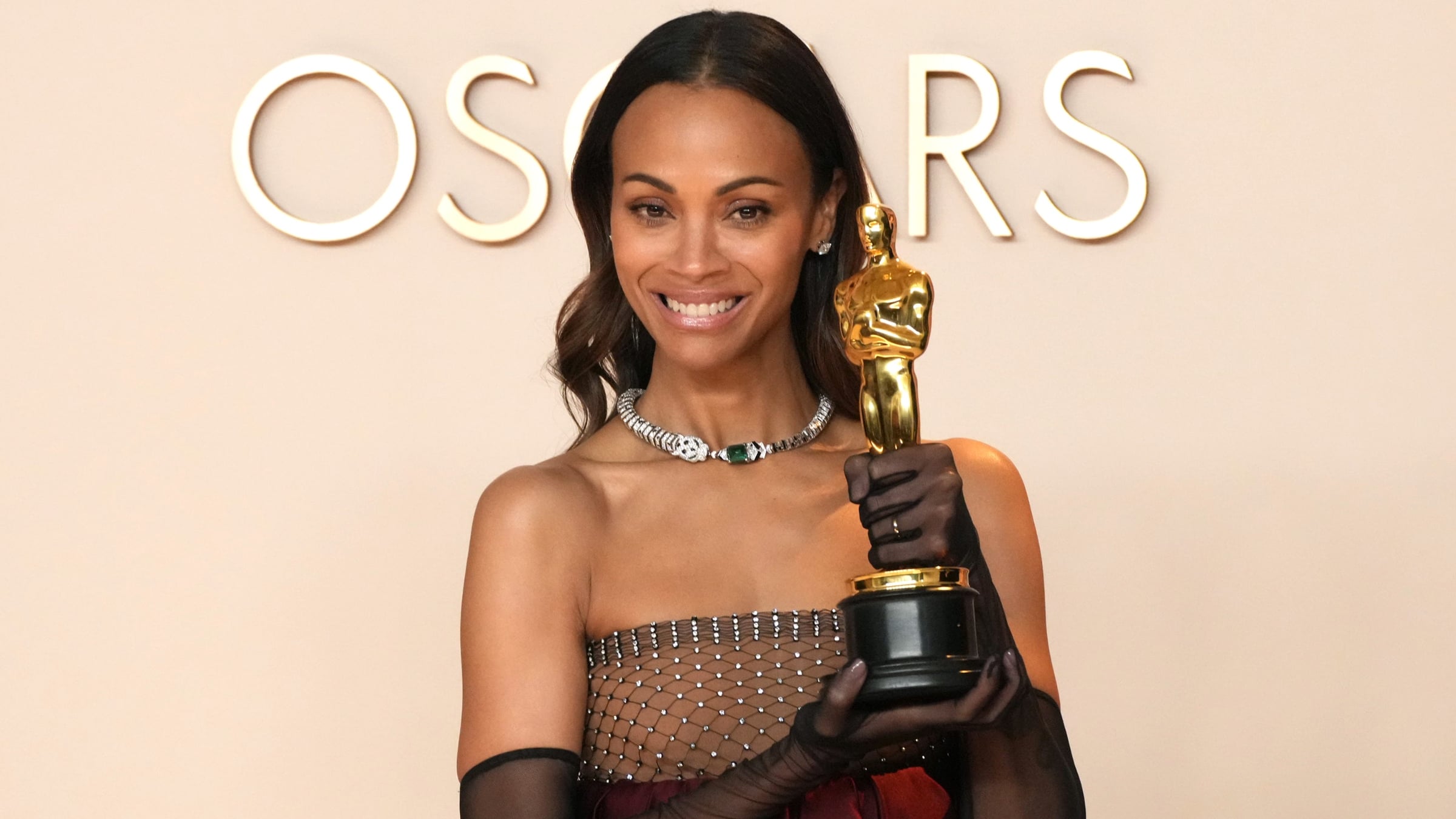 Zoe Saldaña Dethrones Scarlett  Johansson As Highest-Grossing Actor Of All Time